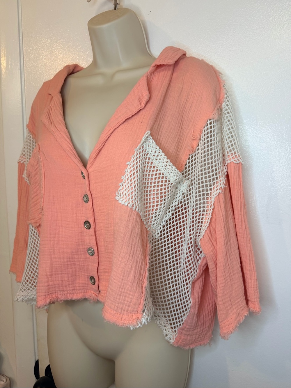 Pol Coral Gauze And Fishnet Button Down Oversized Cropped Top Size L - Picture 3 of 12